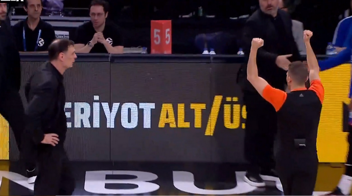 G. Bartzokas buvo išvarytas, o „Olympiacos“ krito prieš „Anadolu Efes“